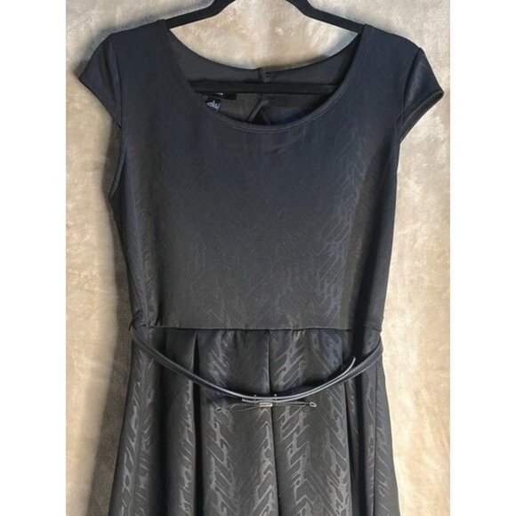 Iz Byer Dresses & Skirts - IZ BYER WOMENS VERSATILE BLACK PRINTED SCUBA KNIT SHORT SLEEVE DRESS BELT SIZE L